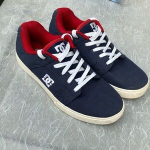 DC Men's size 7 Navy and Red Skate Shoes